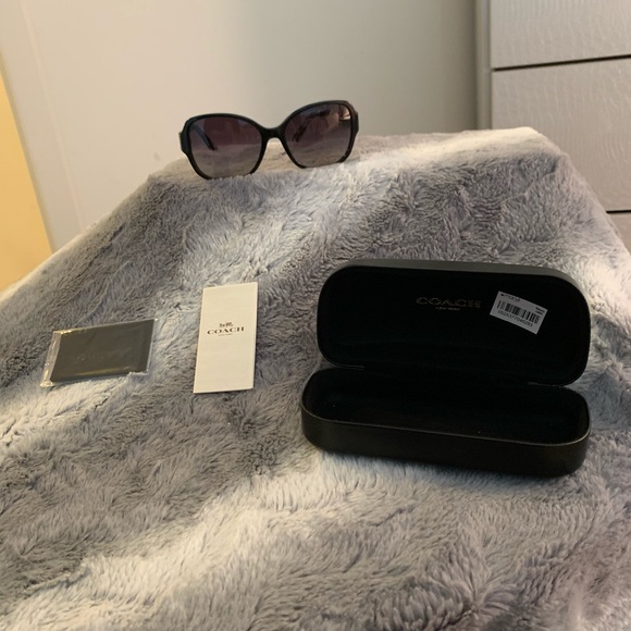 Coach, black sunglasses, never worn - Picture 1 of 5